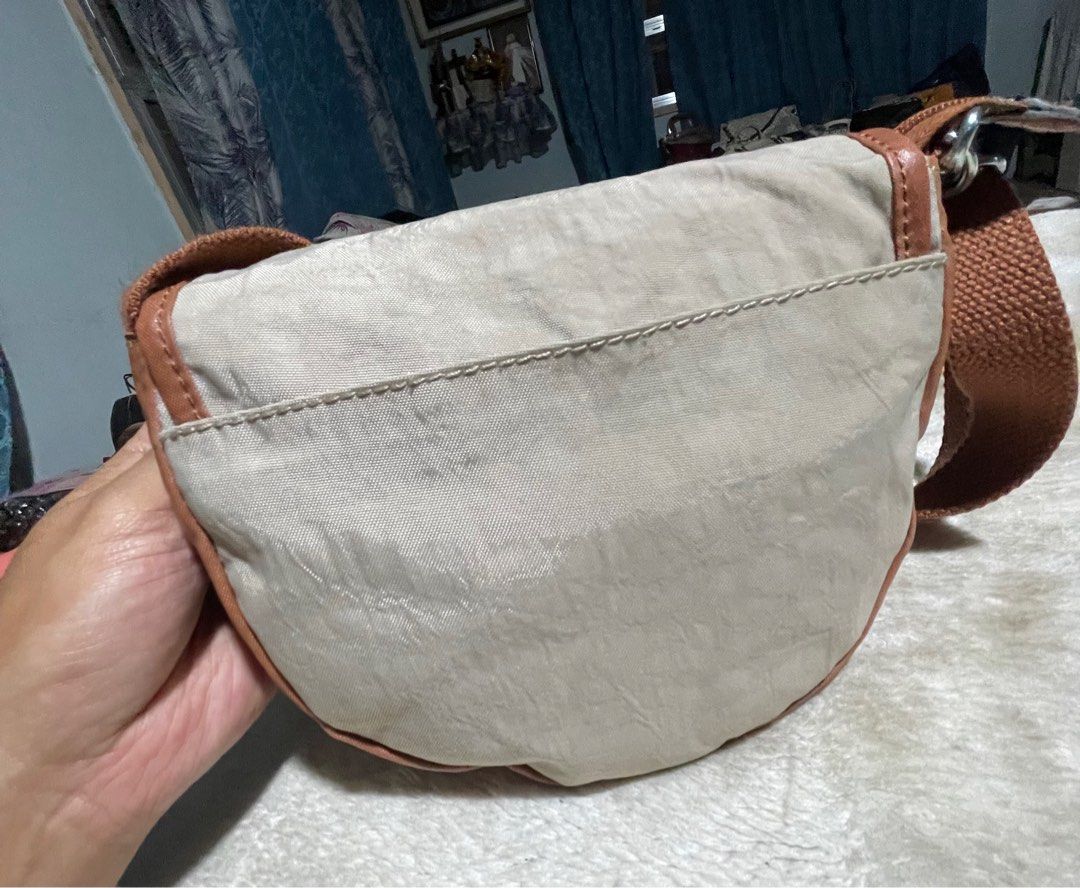 Kipling Circular Beige/brown cross-body bag (Category: Ear Care) located in Mandaue City. Submitted by chuchi152615 (Listing ID 1427735410, Image 3). Description: .