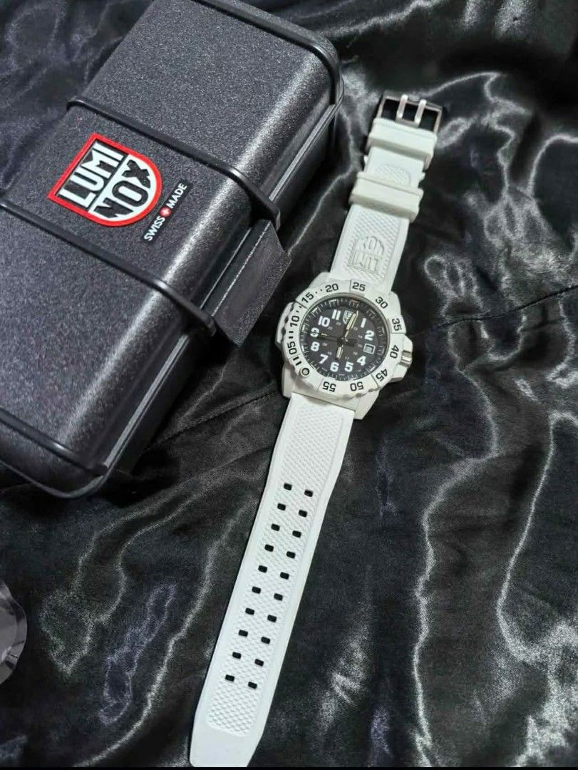 LUMINOX NAVY SEAL 3500 (Category: Luxury Watches) located in Quezon City. Submitted by vettedizon (Listing ID 1427740103, Image 1). Description: LUMINOX NAVY SEAL 3500 ₱25,000 White LUMINOX Navy Seal 3500 series. Artic model 3500-1GBq H3 LX200 Water Resistant Fiber Glass Compound case MINERAL Crystal Brand new SRP 33K.