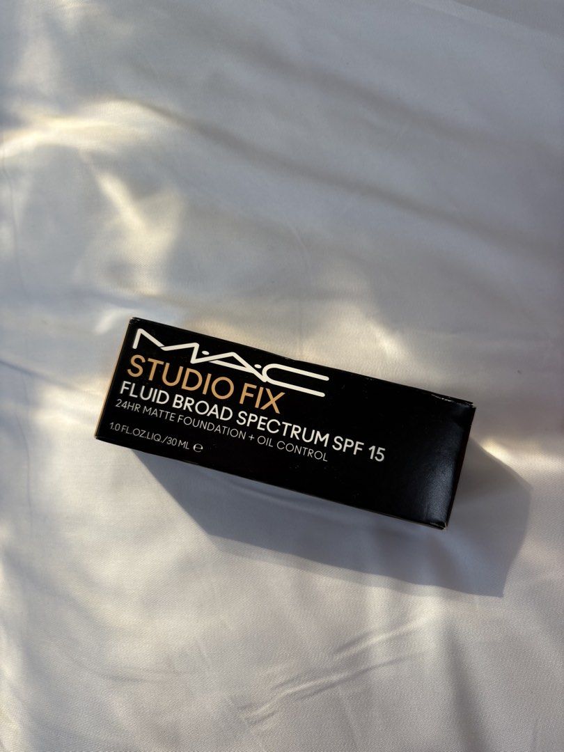 MAC Studio Fix Fluid Broad Spectrum SPF 15 (Category: Makeup) located in Navotas City. Submitted by hellolades (Listing ID 1413907092, Image 1). Description: SALE MAC Studio Fix Fluid foundation Php 2000 - Shade: NC18 - 24-hour matte wear - Oil control formula - 30ml / 1.0 FL. OZ..