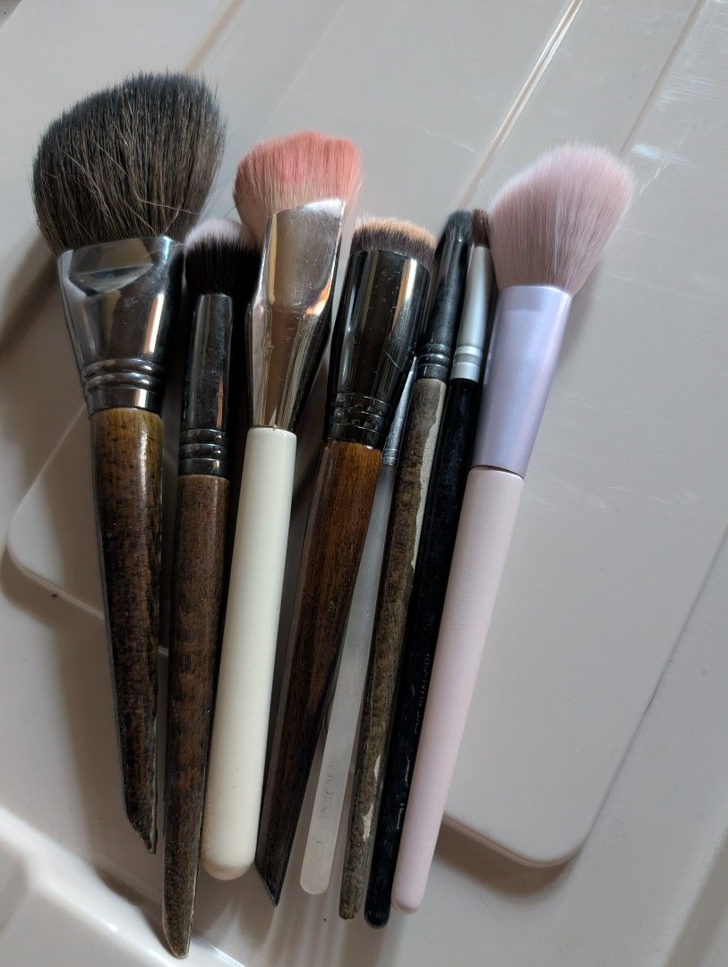 Makeup Brush Set with Organizer and Cleaning Tool (Category: Makeup) located in Vigan. Submitted by kortnidru (Listing ID 1427674339, Image 2). Description: Set includes a variety of makeup brushes, a brush organizer, and a cleaning tool. The brushes have different shapes and sizes for various makeup applications. The organizer is white with a clear dome. The cleaning tool is a lavender color. This set is perfect for both beginners and experience