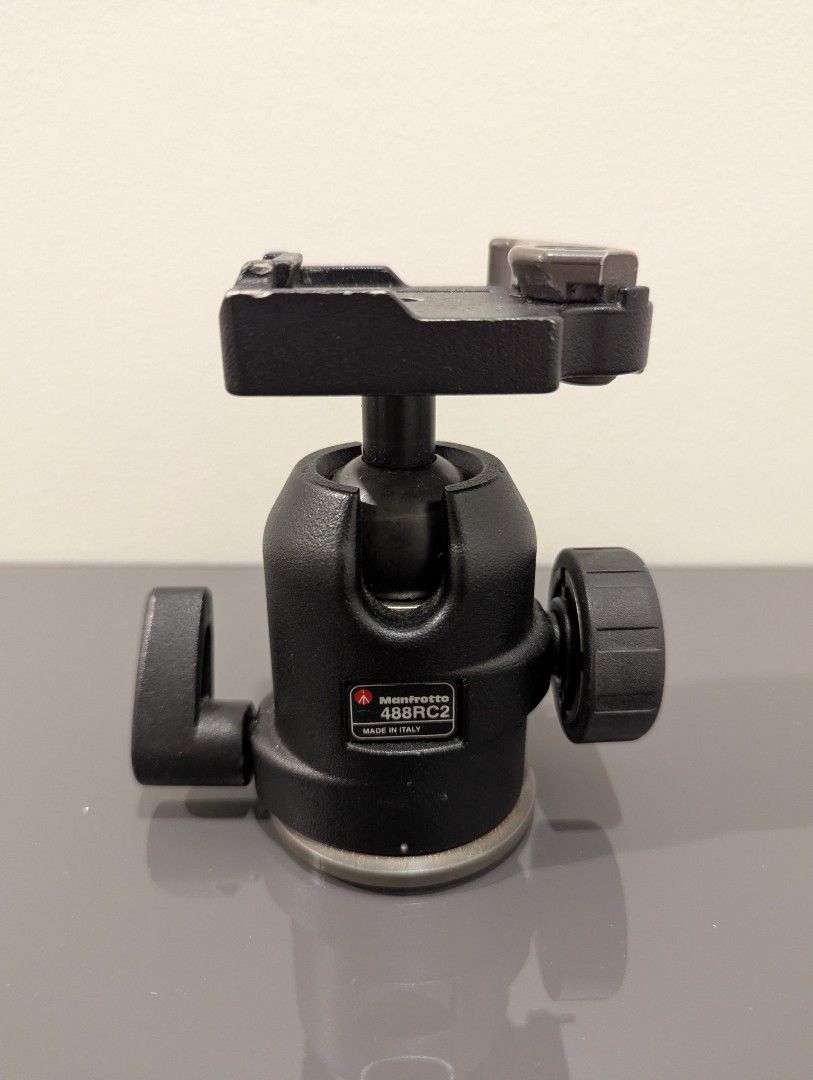 Manfrotto 488 RC2 (Category: Tripods & Monopods) located in Quezon City. Submitted by sherwino (Listing ID 1427732795, Image 2). Description: Manfrotto 488 RC2. Everything works perfectly. Ball head rotation is very smooth. 360 swivel is excellent. All bearings are smooth..