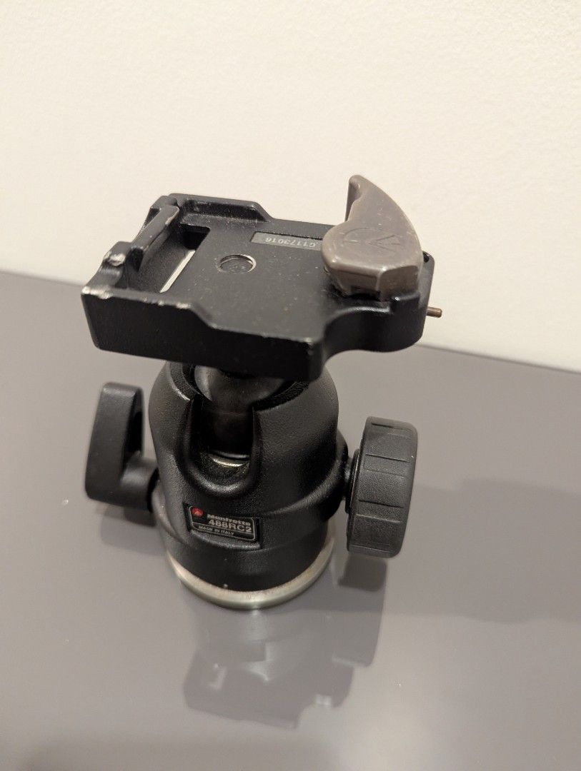 Manfrotto 488 RC2 (Category: Tripods & Monopods) located in Quezon City. Submitted by sherwino (Listing ID 1427732795, Image 3). Description: Manfrotto 488 RC2. Everything works perfectly. Ball head rotation is very smooth. 360 swivel is excellent. All bearings are smooth..