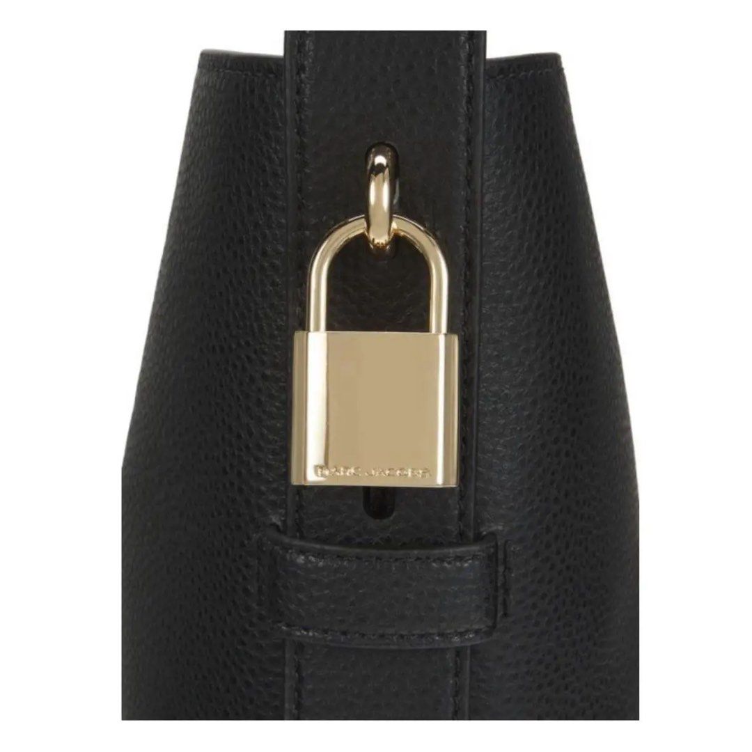 Marc Jacobs Tote Bag (Category: Luxury Bags & Wallets) located in Mandaluyong City. Submitted by jeanne_03 (Listing ID 1427706250, Image 3). Description: Marc Jacobs Drifter Bucket Bag Large Features Interior Slip Pocket; Internal Key On String To Unlock The External Padlock Adjustable Strap Via Functional Padlock Magnet Dimensions 10in L x 4in D x 7in H 27cm L x 11cm D x 18cm H.