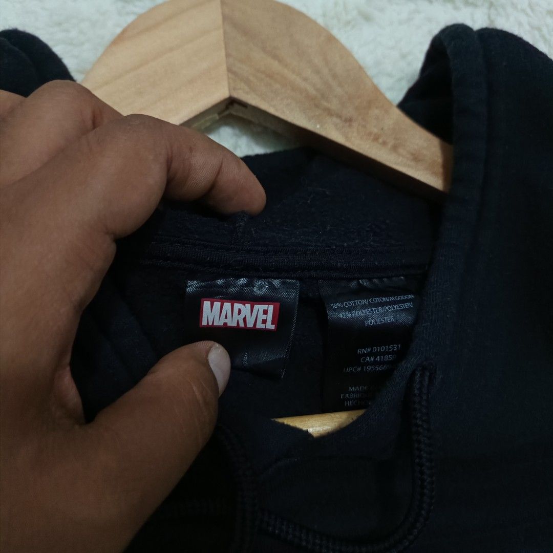 Marvel Venom Hoodie vintage (Category: Hoodies) located in Santa Cruz. Submitted by fiercegem_1ef7ea (Listing ID 1427729541, Image 3). Description: Black hoodie featuring a Venom graphic on the front. The hoodie has a kangaroo pocket and a hood. The Marvel logo is visible on the tag inside the hoodie. Made of a cotton and polyester blend..