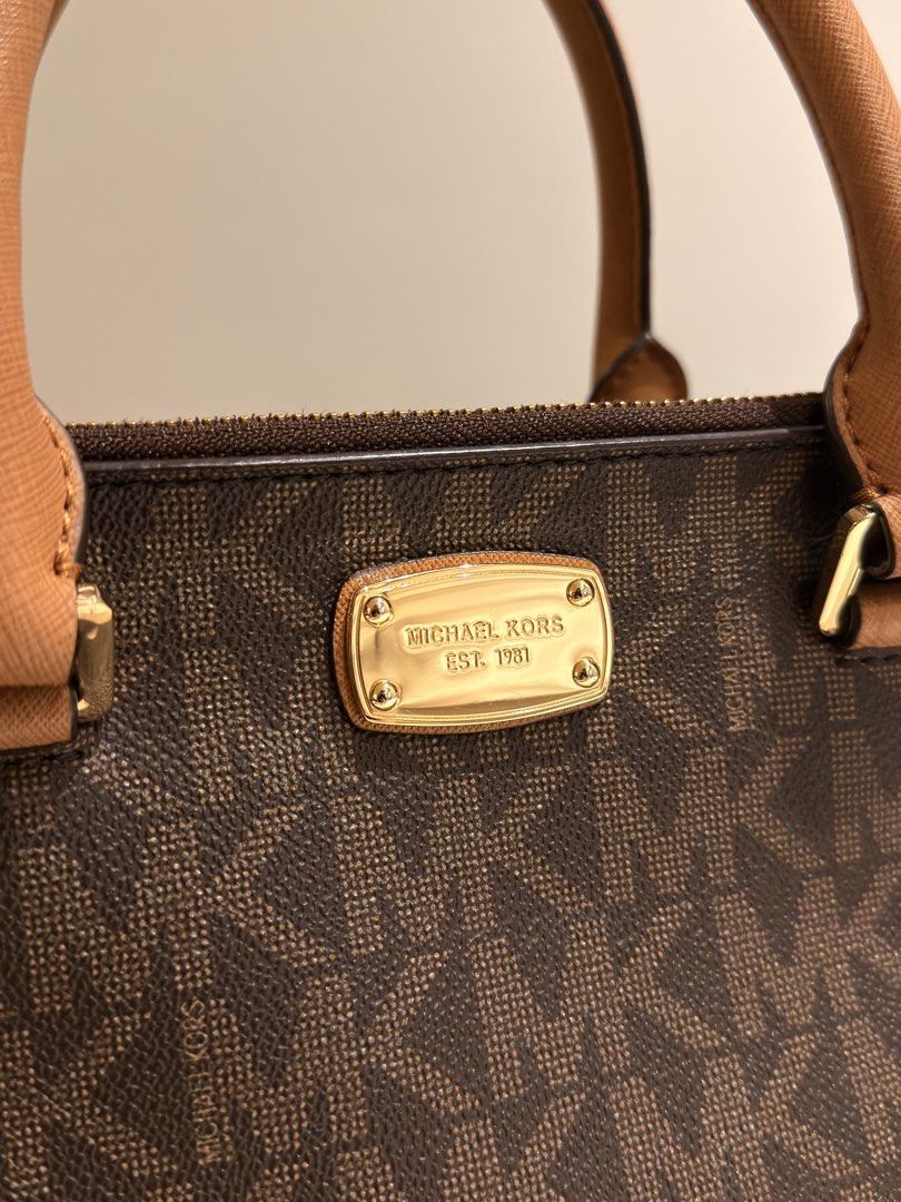 Michael Kors Kellen Medium Bag (Category: Luxury Bags & Wallets) located in Manila. Submitted by copthatstuff (Listing ID 1427751834, Image 3). Description: Pre-loved MK bag ❤️ used with care. Price negotiable! .
