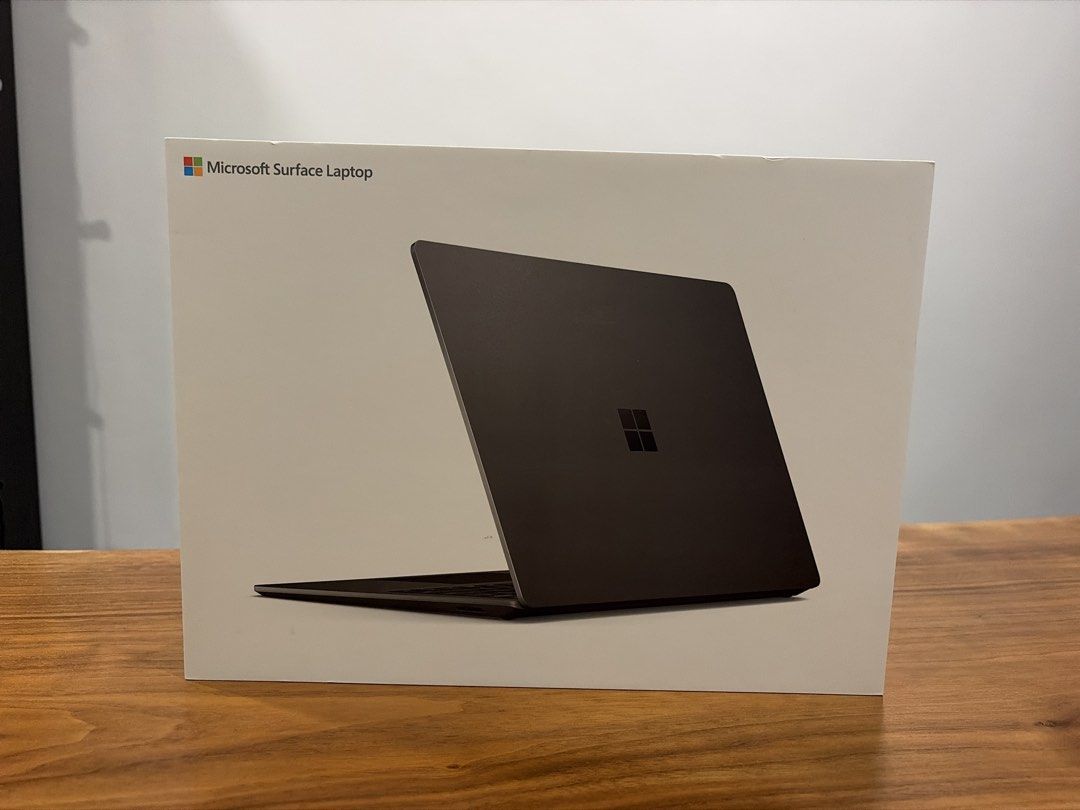 Microsoft Surface Laptop - Black - Like New405928412237670400