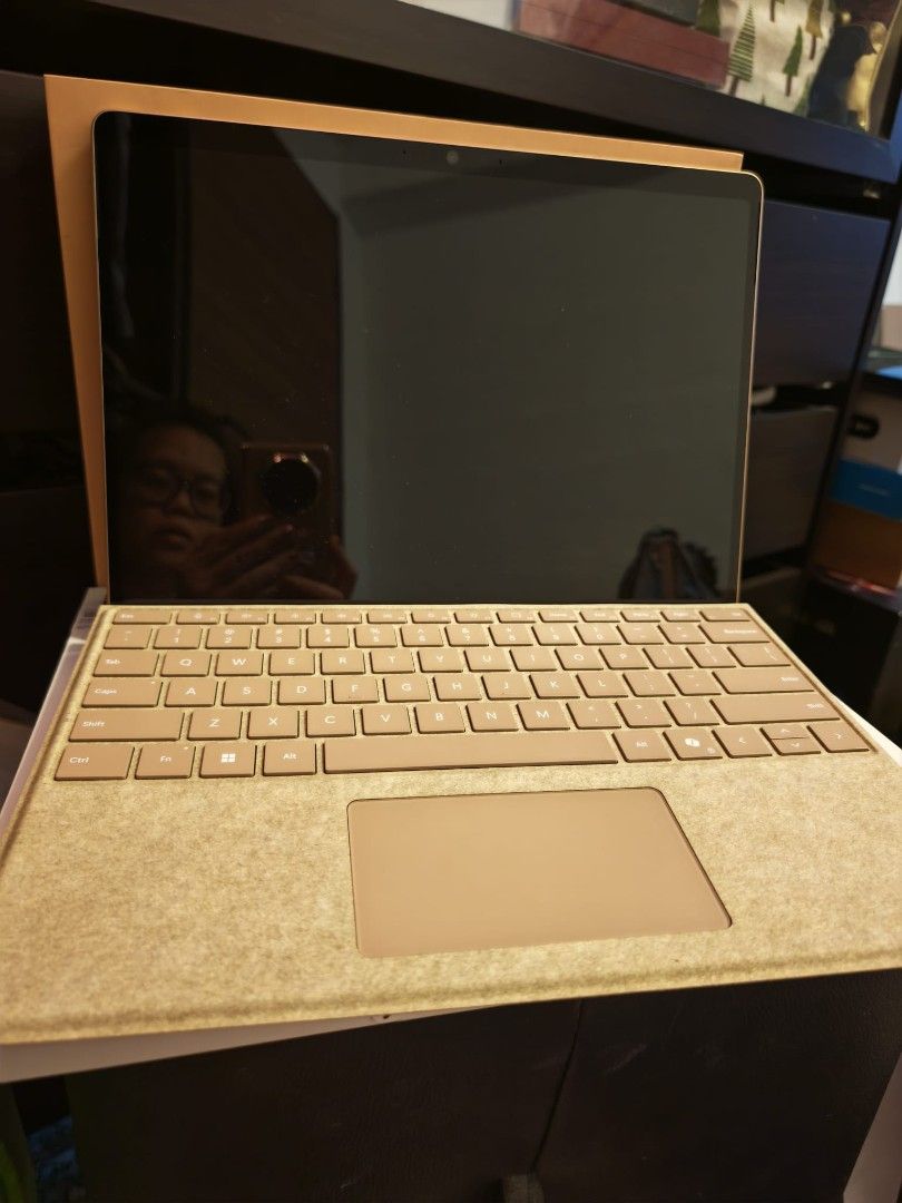 Microsoft Surface Laptop - Like New405946736869396481