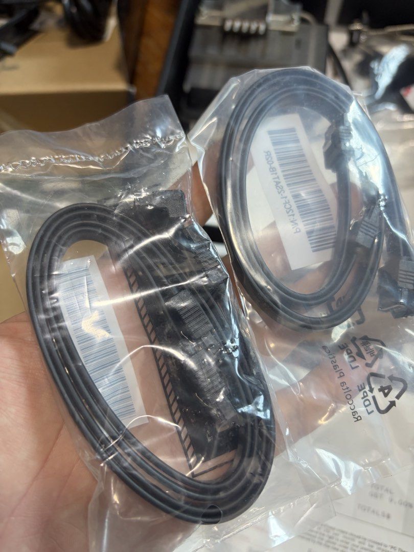 New SATA Cables405970457378181120