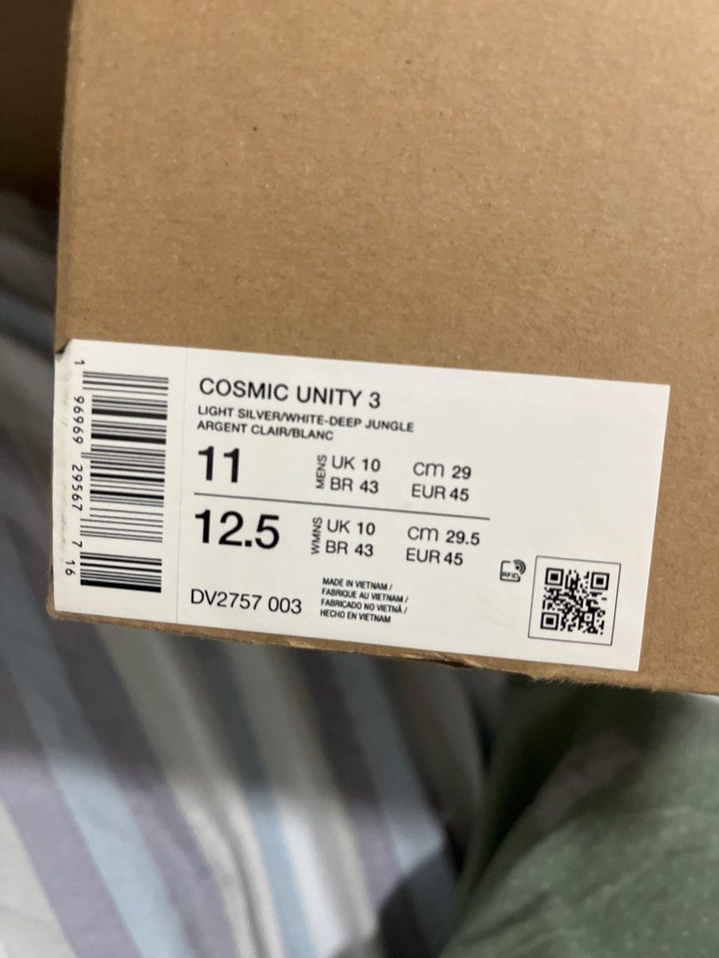 Nike Cosmic Unity 3 - Christmas (Category: Sneakers) located in Santa Rosa. Submitted by kazuyahaha (Listing ID 1427731529, Image 2). Description: Never been used. Can go lower RFS: I got it as a gift but I don't play basketball so I am trying to sell it instead of it rotting in my cabinet lmao. .