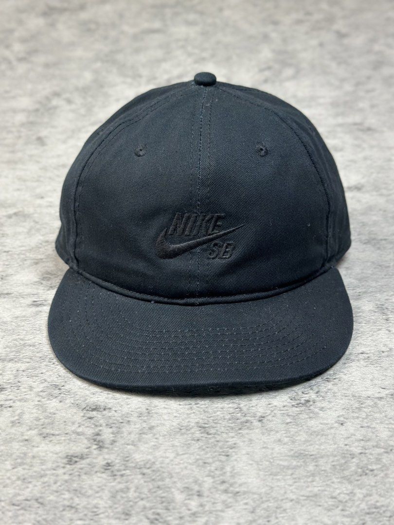 NIKE SB Black Snap Back Cap (Category: Caps & Hats) located in Batangas. Submitted by geejay2ph (Listing ID 1427705461, Image 3). Description: ʙʀᴀɴᴅ: NIKE SB Black Snap Back Cap ꜱɪᴢᴇ: OSFA ᴄᴏɴᴅɪᴛɪᴏɴs: Pristine Like New Condition ✨.