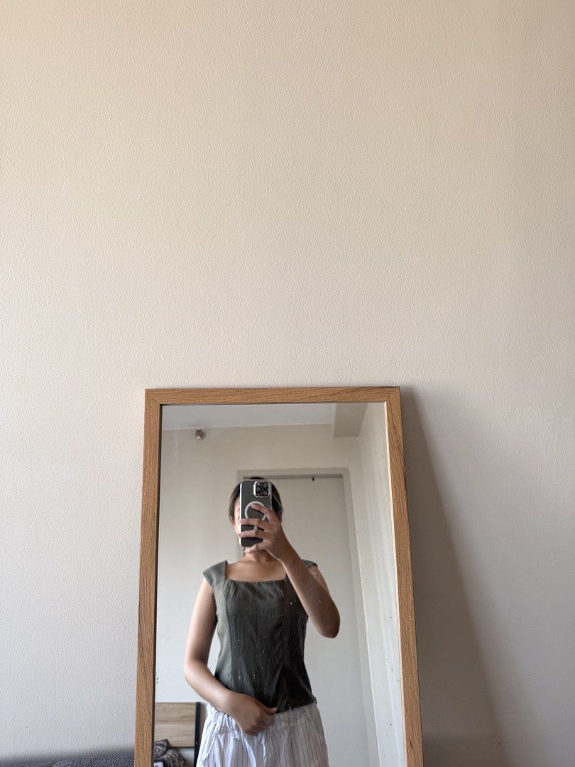 Olive Green Square Neck Top (Category: Blouses) located in Manila. Submitted by ej_guyud00 (Listing ID 1427691947, Image 1). Description: 💌 once used 💌 xs to small 💌 ganda ng fit.