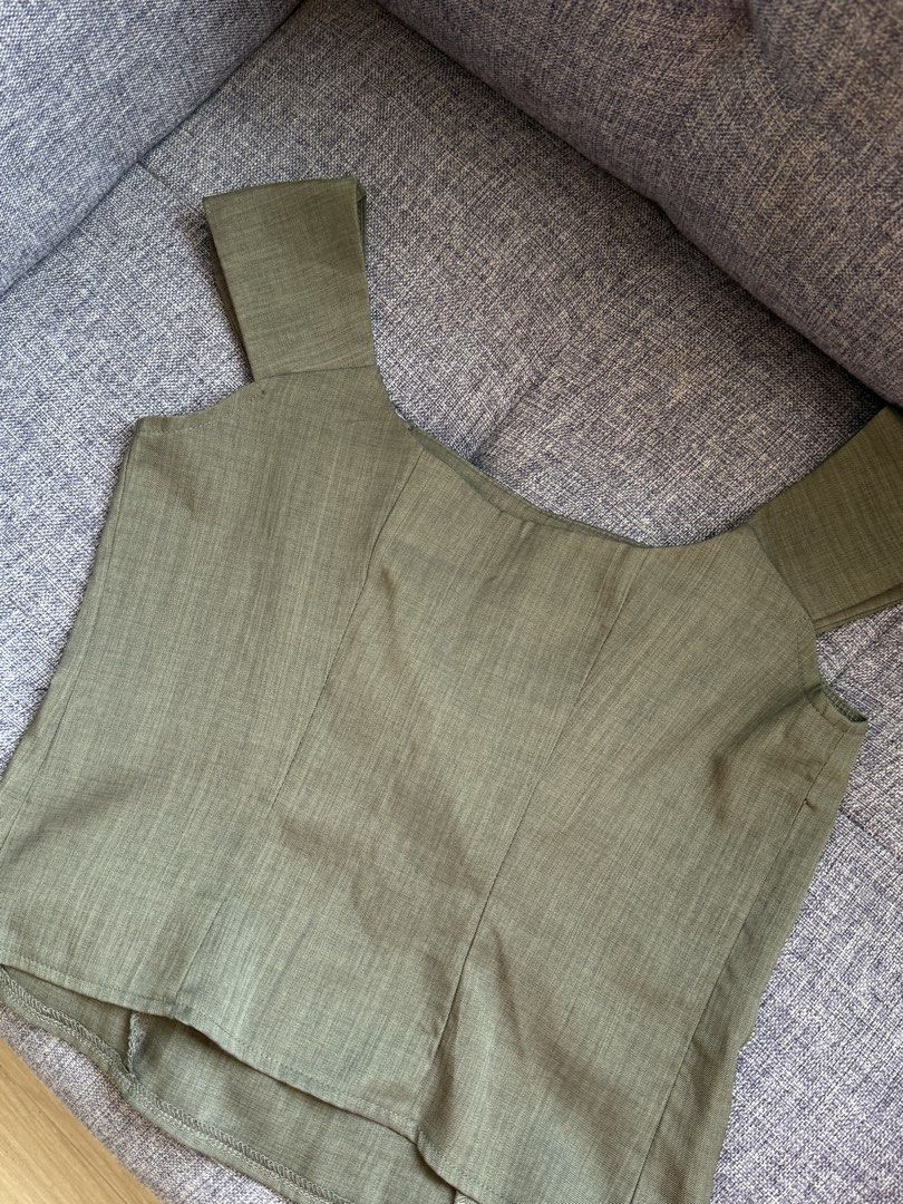 Olive Green Square Neck Top (Category: Blouses) located in Manila. Submitted by ej_guyud00 (Listing ID 1427691947, Image 3). Description: 💌 once used 💌 xs to small 💌 ganda ng fit.