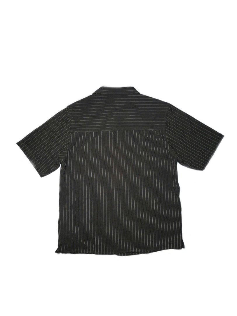 Penshoppe Polo Medium Black Short Sleeve (Category: Formal Shirts) located in Manila. Submitted by ella_marquez (Listing ID 1425039779, Image 2). Description: No holes, no tears DM me for measurements o or more inquiries. .