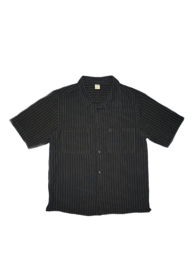 Penshoppe Polo Medium Black Short Sleeve (Category: Formal Shirts) located in Manila. Submitted by ella_marquez (Listing ID 1425039779, Image 1). Description: No holes, no tears DM me for measurements o or more inquiries. .