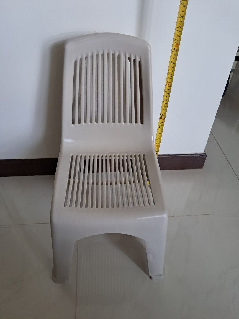 Plastic🌻 Step Stool - Beige (Category: Chairs) located in Singapore. Submitted by beautifulday3388 (Listing ID 1427664310, Image 1). Description: For kid 🌻plastic durable chair is stable like 🆕 H- 50 cm L- 26 cm .Only pay cash carry,at yishun 4 Thank ☺️.