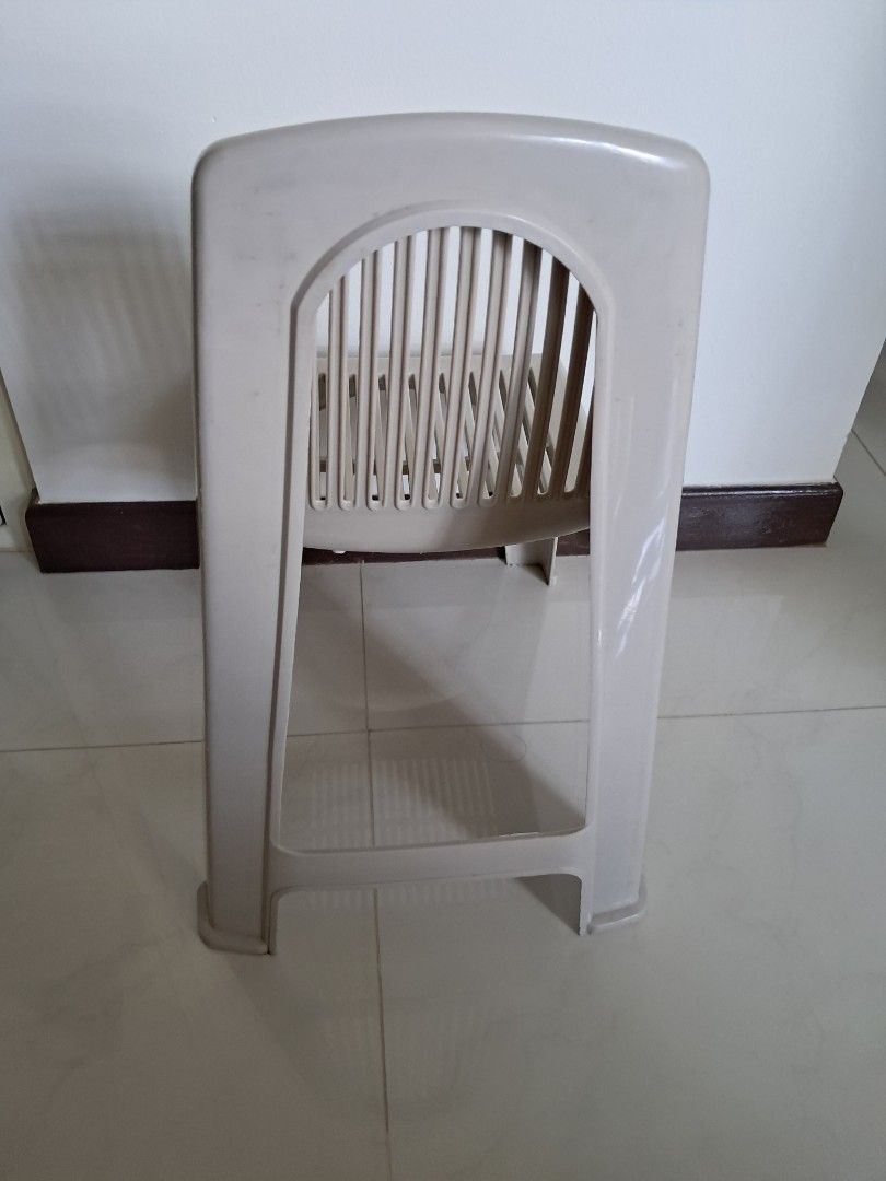 Plastic🌻 Step Stool - Beige (Category: Chairs) located in Singapore. Submitted by beautifulday3388 (Listing ID 1427664310, Image 3). Description: For kid 🌻plastic durable chair is stable like 🆕 H- 50 cm L- 26 cm .Only pay cash carry,at yishun 4 Thank ☺️.