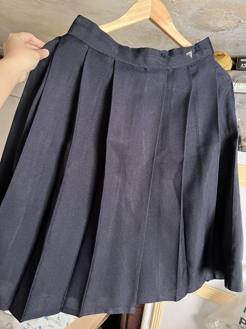 Pleated Navy Blue Skirt Elementary Grade School Public (Category: Skirts) located in Valenzuela. Submitted by hellodianelim (Listing ID 1427712148, Image 1). Description: Size: 26-27.