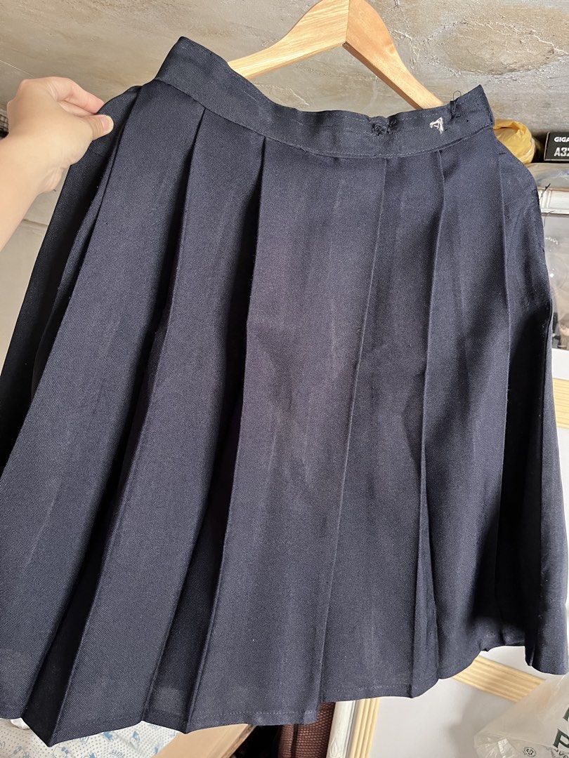 Pleated Navy Blue Skirt Elementary Grade School Public (Category: Skirts) located in Valenzuela. Submitted by hellodianelim (Listing ID 1427712148, Image 2). Description: Size: 26-27.