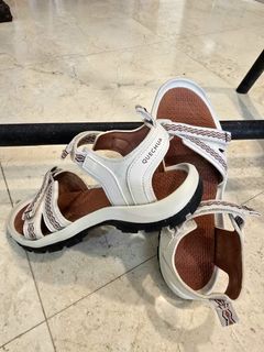 (Category: ) located in . Submitted by secondstorywardrobe (Listing ID 1427661543, Image 1). Description: .