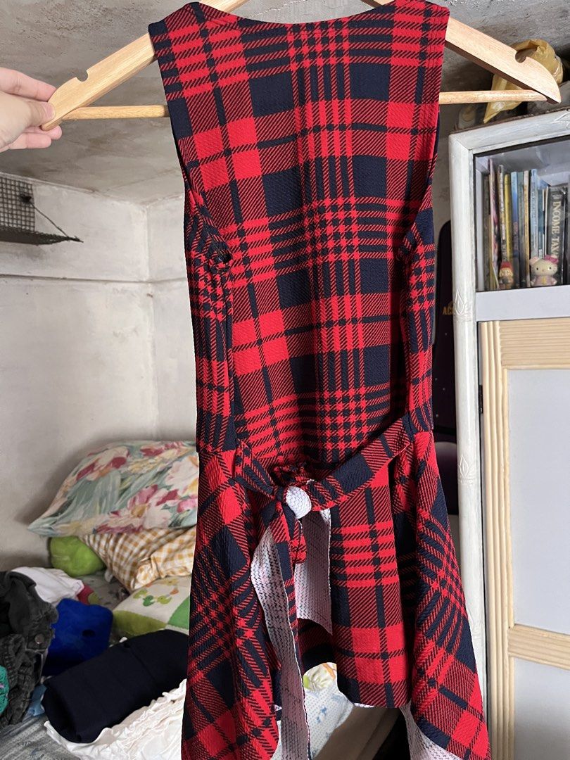 Red Plaid Sleeveless Dress (Category: Dresses) located in Valenzuela. Submitted by hellodianelim (Listing ID 1427711652, Image 3). Description: Length: hips of 4'11.