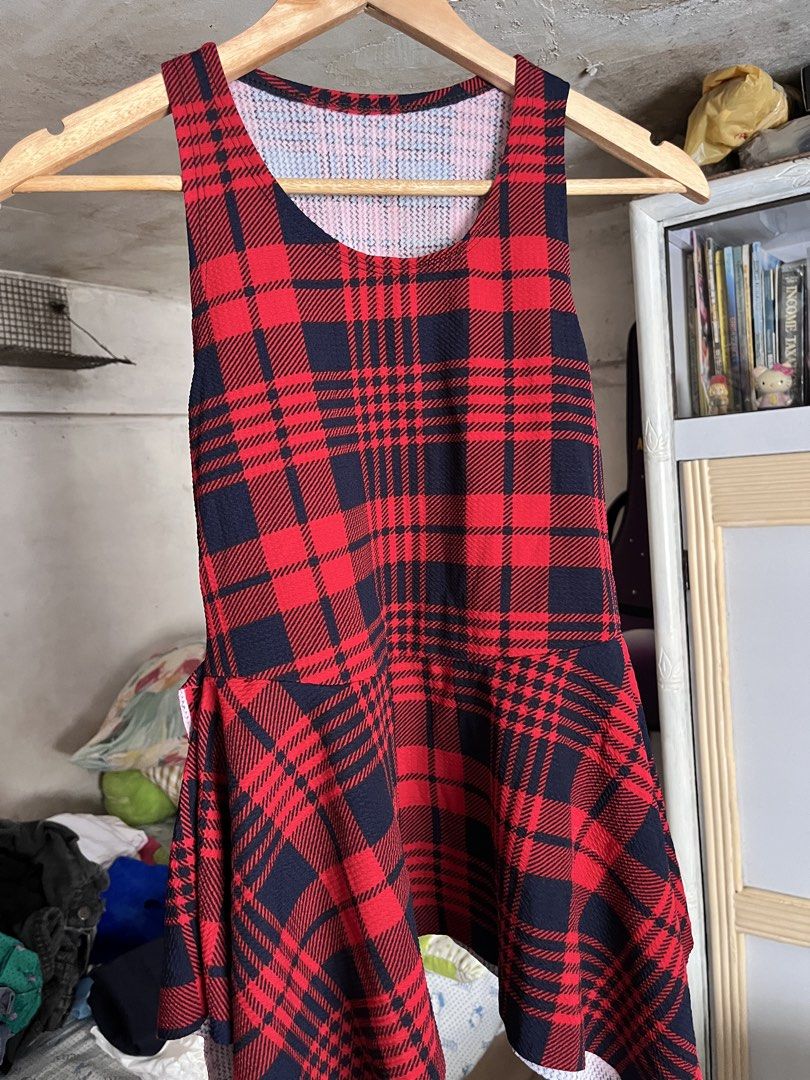 Red Plaid Sleeveless Dress (Category: Dresses) located in Valenzuela. Submitted by hellodianelim (Listing ID 1427711652, Image 2). Description: Length: hips of 4'11.
