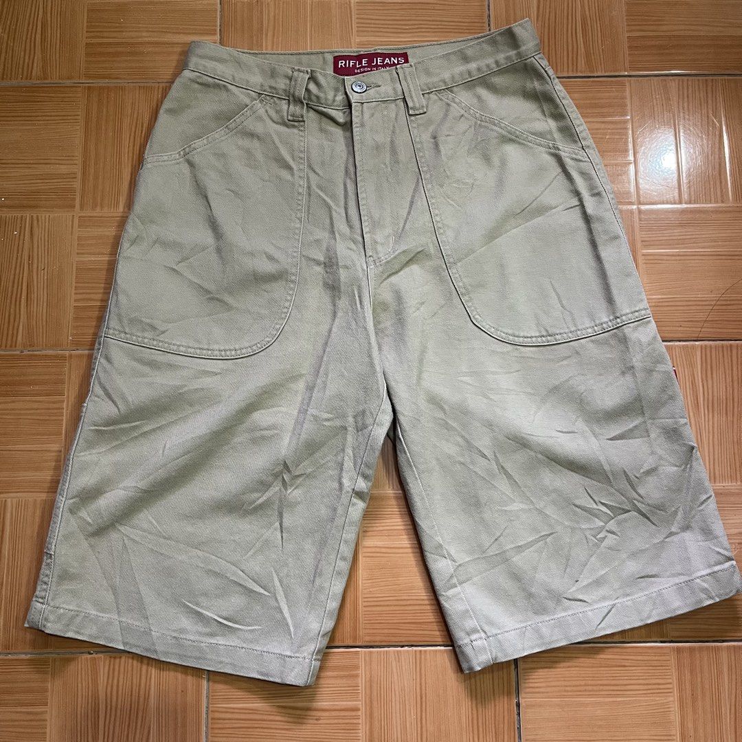 Rifle Jeans Shorts - Size 32 (Category: Shorts) located in San Antonio. Submitted by dvdfrncsco (Listing ID 1427678099, Image 1). Description: jort 32x25x12 .
