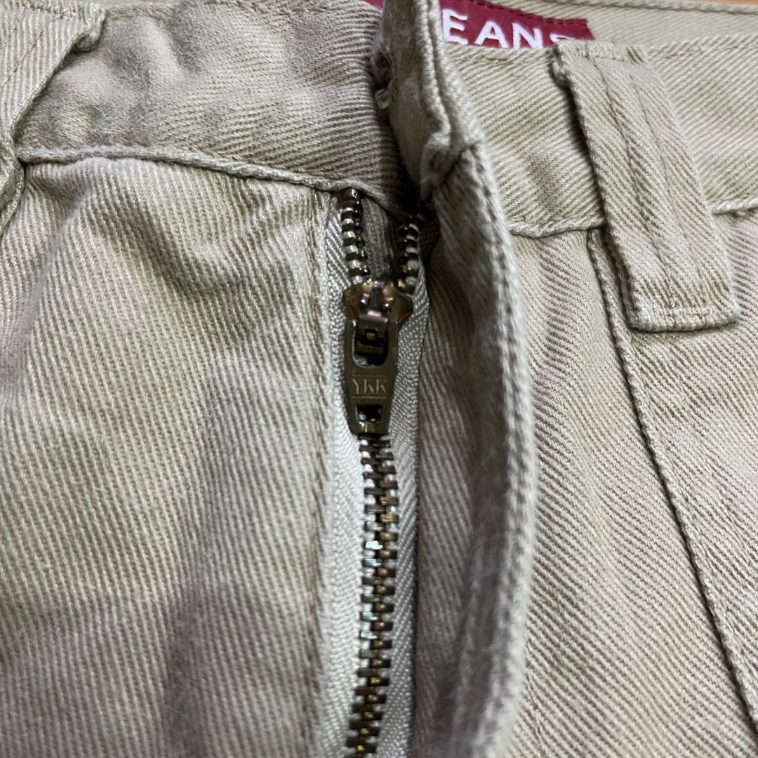 Rifle Jeans Shorts - Size 32 (Category: Shorts) located in San Antonio. Submitted by dvdfrncsco (Listing ID 1427678099, Image 3). Description: jort 32x25x12 .