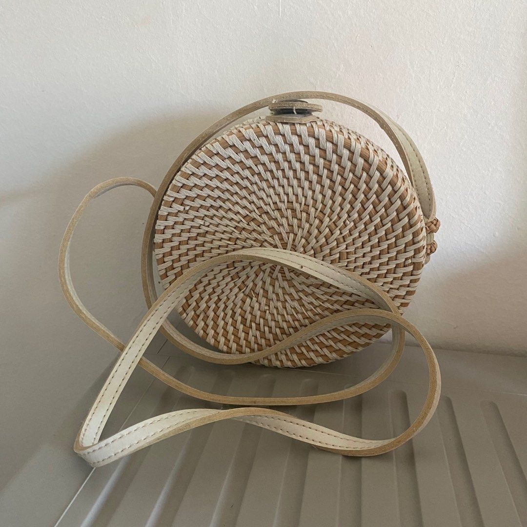 Round Woven Bag with White Strap (Category: Cross-body Bags) located in Lubao. Submitted by un.knowingly (Listing ID 1427663116, Image 2). Description: RFS: decluttering .