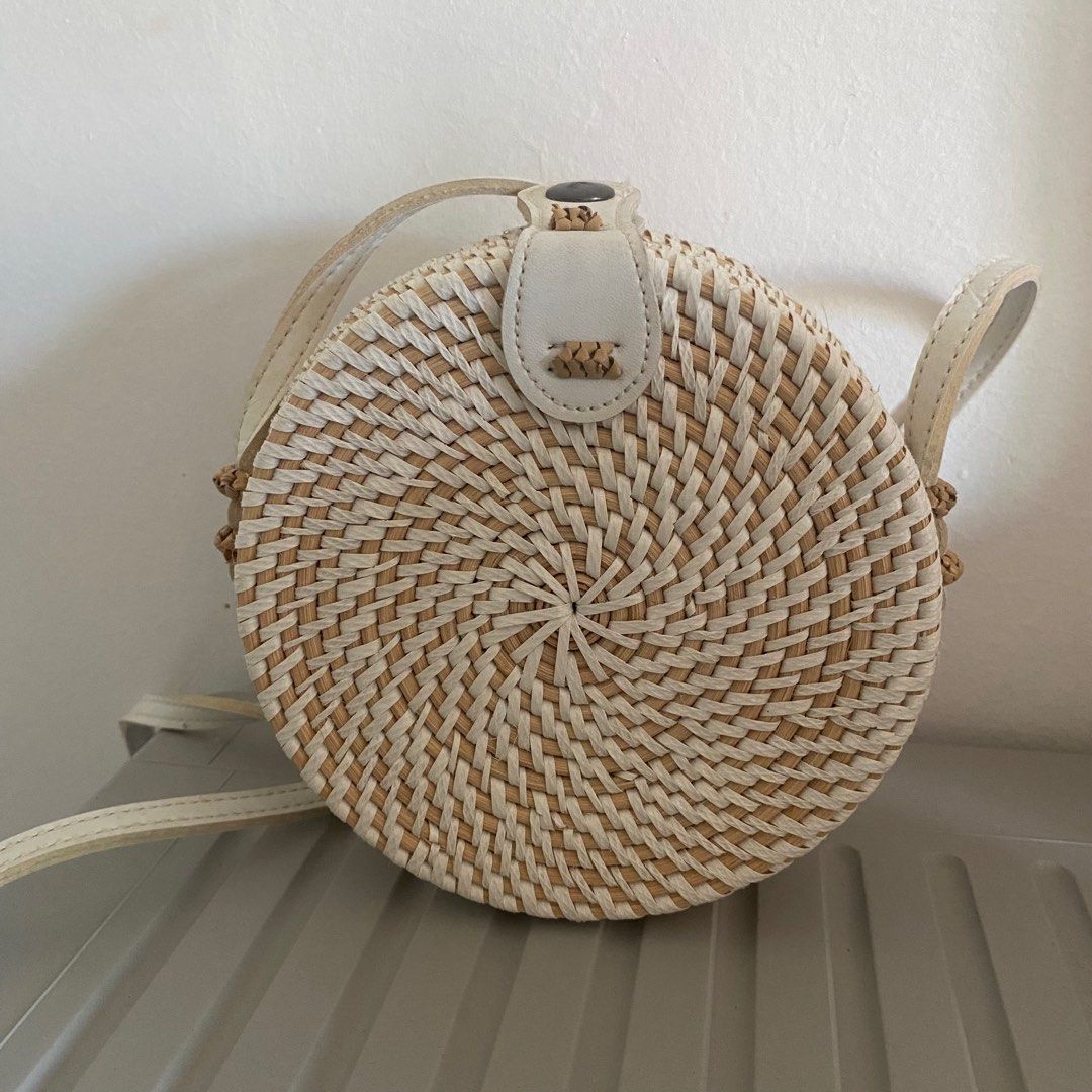 Round Woven Bag with White Strap (Category: Cross-body Bags) located in Lubao. Submitted by un.knowingly (Listing ID 1427663116, Image 1). Description: RFS: decluttering .