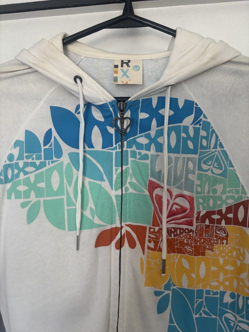 Roxy Floral Print Hoodie (Category: Coats, Jackets and Outerwear) located in Malabon City. Submitted by pjarme (Listing ID 1427657321, Image 2). Description: Roxy cream hoody jacket - cotton Pre loved Fits - Medium to XL No issues, slight discolouration on culfs but not too obvious.