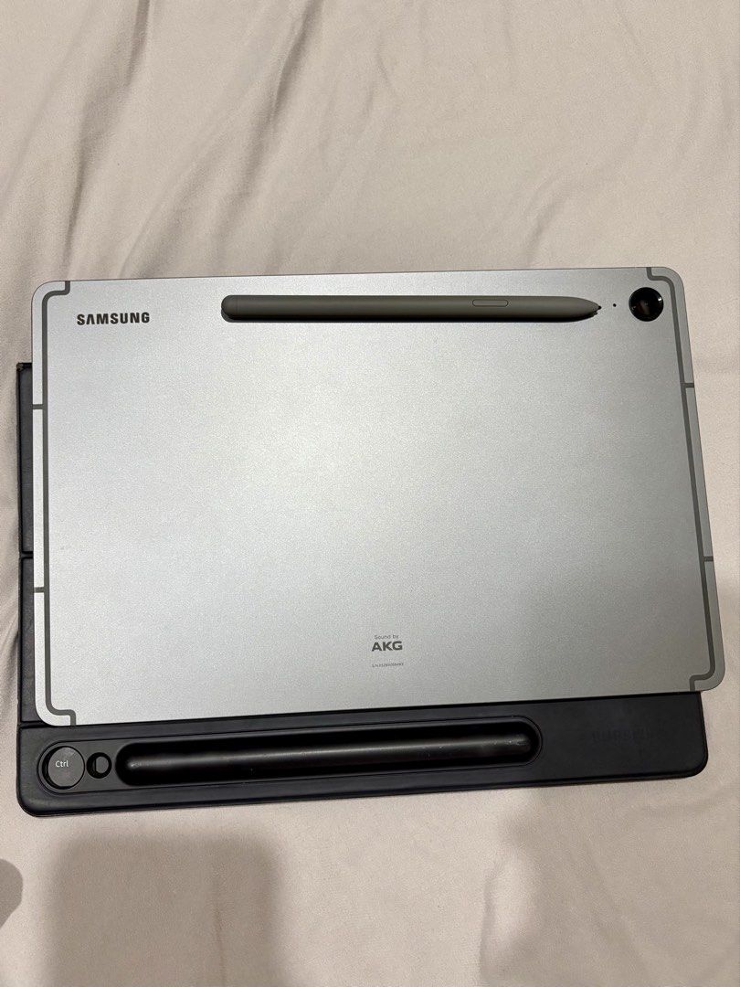 Samsung Galaxy Tab S9 fe 128gb Silver (Category: Android) located in Daraga. Submitted by sushideleon (Listing ID 1427742991, Image 2). Description: Perfect for: • Note-taking (comes with S Pen ✍️ and Keyboard) • Work / productivity • Netflix & casual gaming • Students & creatives No issues, smooth performance, and well taken care of. RFS: - very seldomly used .