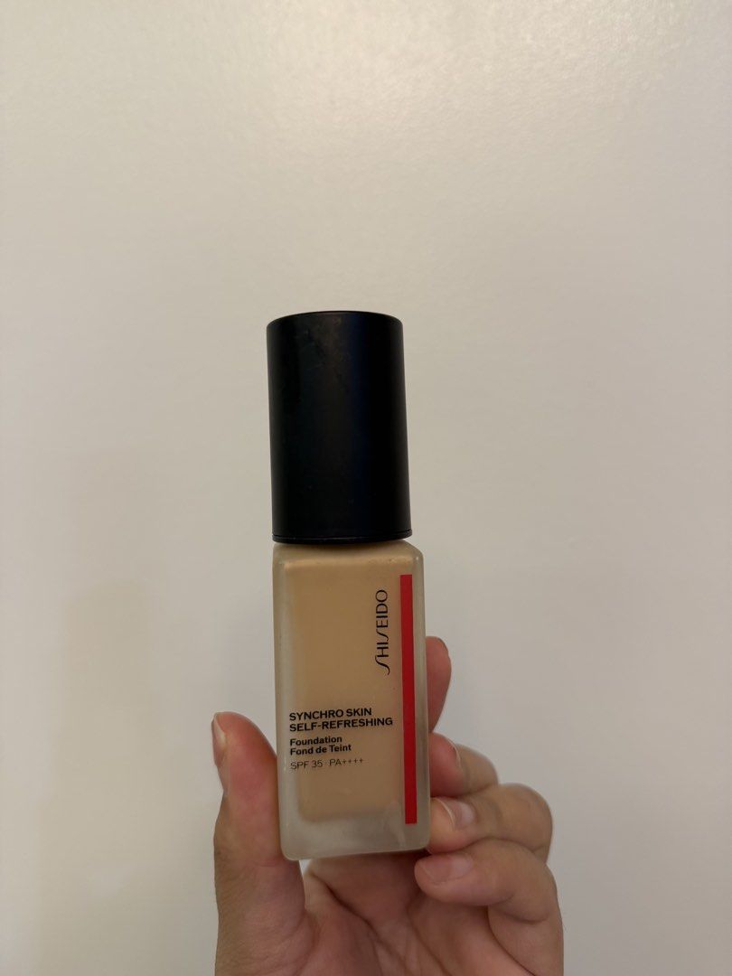 Shiseido Synchro Skin Self-Refreshing Foundation (Category: Makeup) located in Pasig City. Submitted by affordablestuffph (Listing ID 1427760248, Image 1). Description: Shiseido Synchro Skin Self-Refreshing Foundation in shade 320. It has SPF 35 PA+++. The bottle contains 30ml of foundation. The foundation is in a clear glass bottle with a black cap. Original bought from Tokyo Shade 320 Pine.