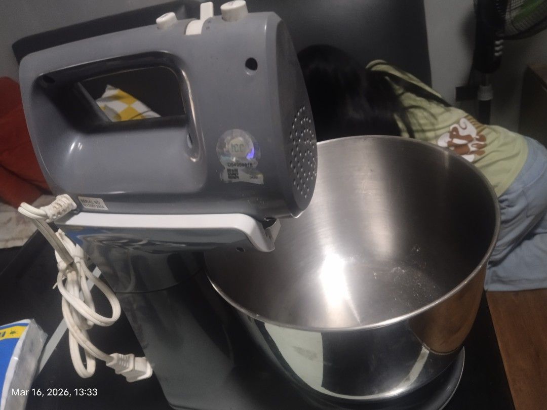 Stand mixer (Category: Hand & Stand Mixers) located in Pasig City. Submitted by yhai284201 (Listing ID 1427725234, Image 3). Description: 3D stand and hand mixer 2x lang nagamit original price 2,300.