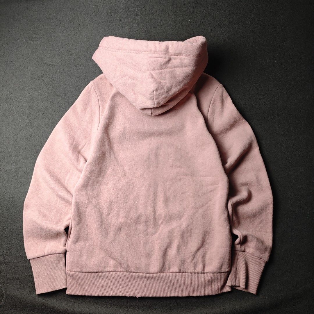 Superdry Zip-Up Hoodie (Category: Coats, Jackets and Outerwear) located in Manila. Submitted by tinytoonthriftshop (Listing ID 1427717955, Image 2). Description: Brand : Super Dry Size on tag : M Width x Length : 19.5x25 Issue : NEED WASH/Holes at the pocket Condition : GOOD Price : 749 PAYMENT: Gcash / BPI / Maya 📍Pinagbuhatan Pasig City for Delivery: Same day deliver book your own rider. J&T .