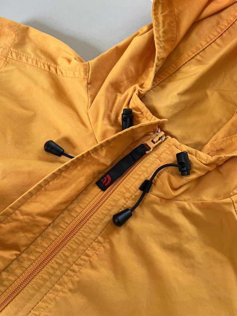 The north face nylon vest (Category: Vests) located in Iba. Submitted by saploot (Listing ID 1427660988, Image 3). Description: Excellent condition No issue 20x24 .