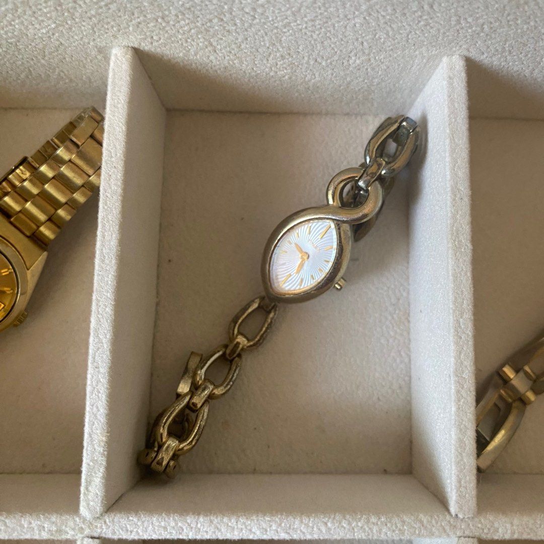 Timex Chain Link Watch (Category: Women's Watches) located in Lubao. Submitted by un.knowingly (Listing ID 1427663603, Image 1). Description: Elegant Timex watch with a unique chain link design. Features an oval-shaped face with a light-colored dial. The watch has a silver-tone finish. The back of the watch is marked with the Timex brand. A stylish accessory for everyday wear..