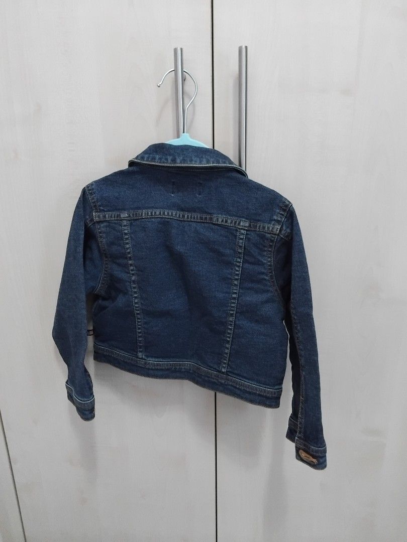 Toddler's Ralph Lauren Denim Jacket (Category: Babies & Kids Fashion) located in Manila. Submitted by leontheexplorer (Listing ID 1427695691, Image 2). Description: - Classic denim jacket from Ralph Lauren - Features a dark wash and visible stitching details - A timeless piece for any wardrobe - Fits up to 3 yrs old depending on the body frame.