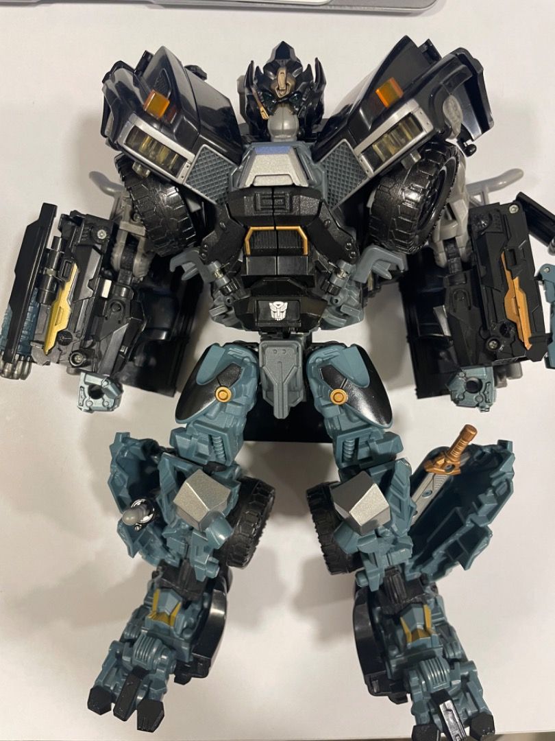 Transformers Dark of the Moon Leader Class Ironhide (Category: Action & Battle Toys) located in Taguig. Submitted by clonedbricks (Listing ID 1427701820, Image 3). Description: Transformers Dark of the Moon Ironhide - Back in box (rare!) and includes manual - Working lights and sounds! - Fully functional, articulated and transformable - Complete - includes all weapons and missile Located in BGC Lalamove or J&T if covered by buyer.