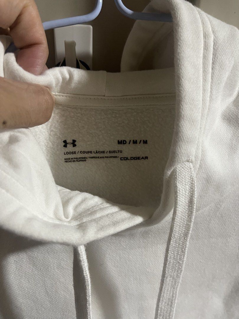 Under Armour ColdGear Hoodie - White (Category: Hoodies) located in Quezon City. Submitted by micoshoppe (Listing ID 1427709163, Image 2). Description: 21x27 Batasan hills loc no issue.