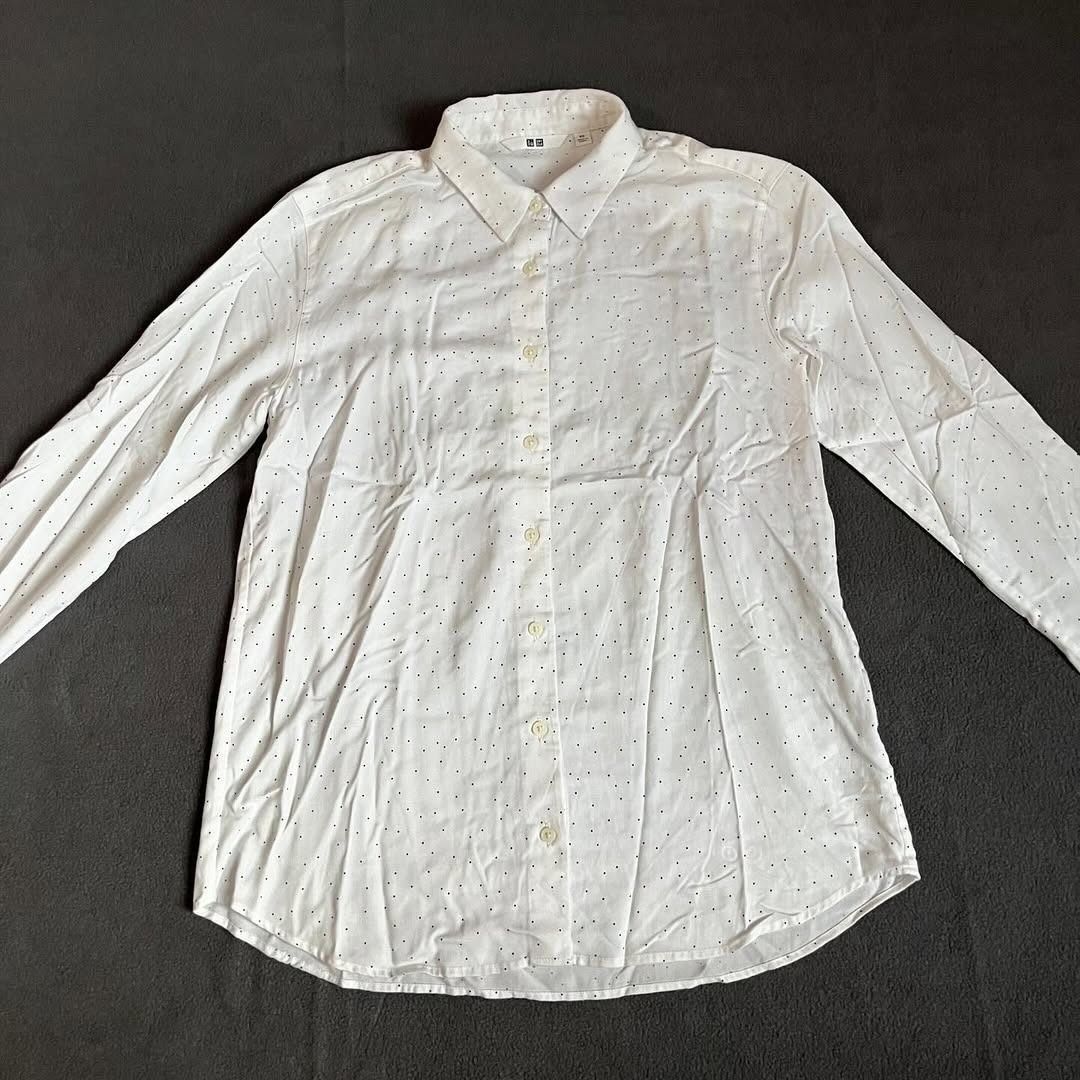 Uniqlo Polka Dot Button-Down Shirt (Category: Others Tops) located in Quezon City. Submitted by wipdeclutter (Listing ID 1427697440, Image 3). Description: Uniqlo Polka Dot Button-Down Shirt (measured in inches) Length 25-26 Width (pit) 18 Sleeve length 22 New, never worn Size XS [See photos for details] .