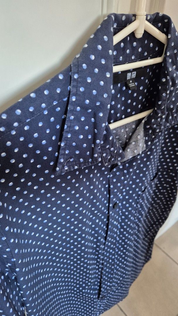 Uniqlo Polka Dot Shirt - Medium (Category: Tshirts & Polo Shirts ) located in Antipolo. Submitted by declutterinboy (Listing ID 1427661918, Image 2). Description: Good condition. No issue. buyer shoulders shipping from upper antipolo..