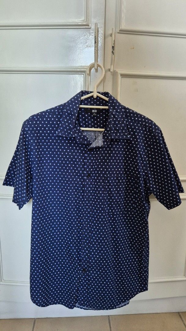 Uniqlo Polka Dot Shirt - Medium (Category: Tshirts & Polo Shirts ) located in Antipolo. Submitted by declutterinboy (Listing ID 1427661918, Image 1). Description: Good condition. No issue. buyer shoulders shipping from upper antipolo..
