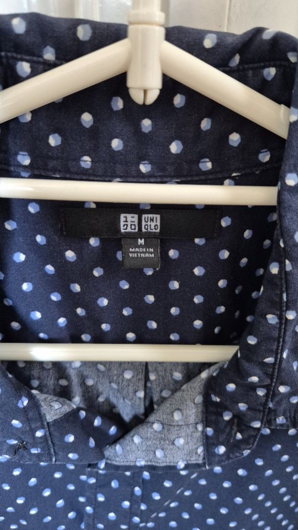 Uniqlo Polka Dot Shirt - Medium (Category: Tshirts & Polo Shirts ) located in Antipolo. Submitted by declutterinboy (Listing ID 1427661918, Image 3). Description: Good condition. No issue. buyer shoulders shipping from upper antipolo..
