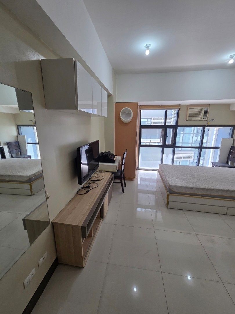 Viceroy Studio for Sale or Rent (Category: Apartments & Condos) located in Makati City. Submitted by rockybauti68776 (Listing ID 1427698827, Image 2). Description: 23sqm Studio Unit 19th Floor Clean title Located at McKinley Hill Taguig No Parking Included Semi Furnished (Aircon, Water Heater,Bed, TV table). Pet friendly Near: Enderun Venice Mall Chinese International School Establishments in the building: Laundry Shop Alfamart Salons & Barbersho