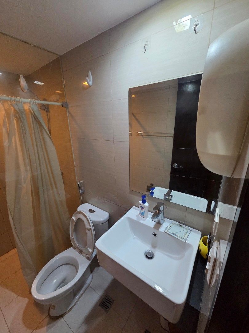 Viceroy Studio for Sale or Rent (Category: Apartments & Condos) located in Makati City. Submitted by rockybauti68776 (Listing ID 1427698827, Image 3). Description: 23sqm Studio Unit 19th Floor Clean title Located at McKinley Hill Taguig No Parking Included Semi Furnished (Aircon, Water Heater,Bed, TV table). Pet friendly Near: Enderun Venice Mall Chinese International School Establishments in the building: Laundry Shop Alfamart Salons & Barbersho
