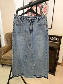 (Category: ) located in . Submitted by secondstorywardrobe (Listing ID 1427653761, Image 1). Description: .