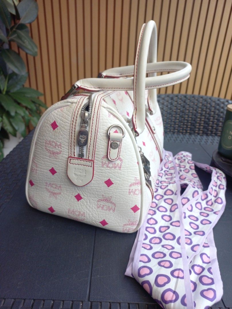 White and Pink Handbag (Category: Luxury Bags & Wallets) located in Manila. Submitted by joanparungao012022 (Listing ID 1427695874, Image 2). Description: preloved bag * Color: white / pink * Features: stand alone * Material: leather * Coded: turnable screw * Zipper: ykk * This is a second hand bag please manage your expectations * Flaws: rubber lining sa handle / semi tarnish hardware / Signs of usage * All bag are not-guaranteed (NGA) since it 