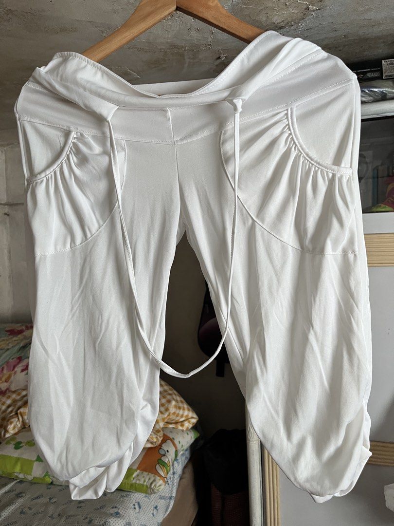 White Gathered Pants Garterized Garter (Category: Other Bottoms) located in Valenzuela. Submitted by hellodianelim (Listing ID 1427712317, Image 2). Description: .