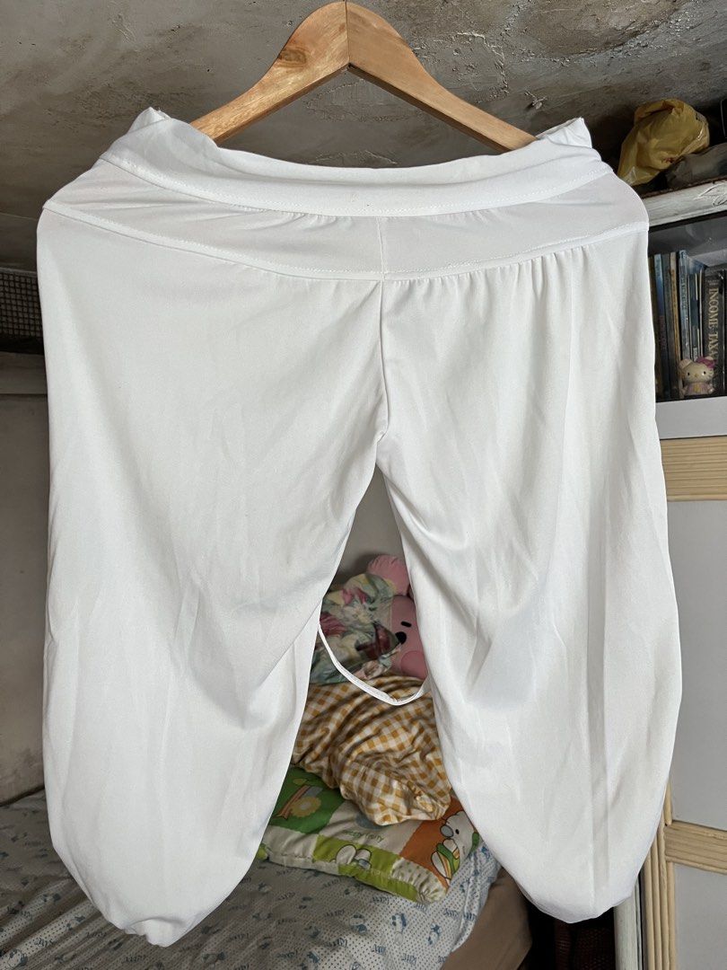 White Gathered Pants Garterized Garter (Category: Other Bottoms) located in Valenzuela. Submitted by hellodianelim (Listing ID 1427712317, Image 1). Description: .