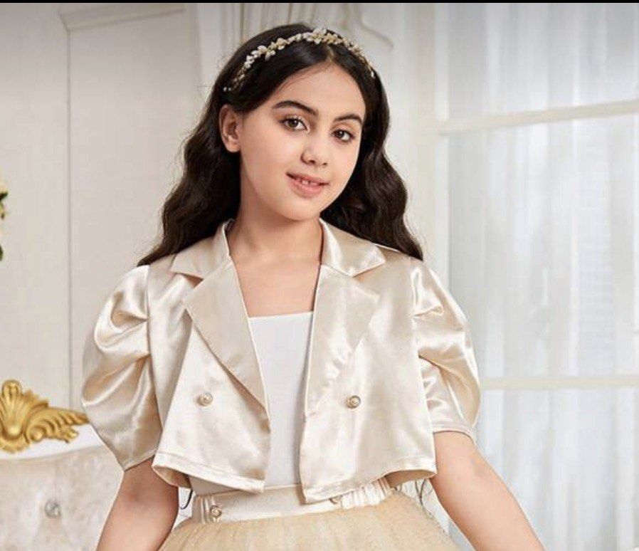 Woven blouse/blazer (Category: Babies & Kids Fashion) located in Tabaco. Submitted by debeub (Listing ID 1427642177, Image 1). Description: 10 yrs old on tag Perfect pang topper sa mga sleeveless.